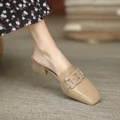 Womens slippers outdoor Womens slippers Flat Muller slippers Womens Fashion sandals 2021 new fashion leather shoes