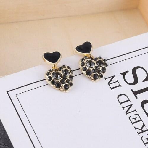 Korean style temperament sex heart earrings female retro simple niche design elegant black peach heart Pendant elegant earrings