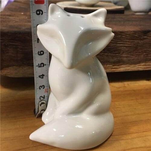 At a loss 2pcs salt and pepper shaker Kitchen accessories Fox shaped white seasoning bottle salt shaker jars for spices bottle