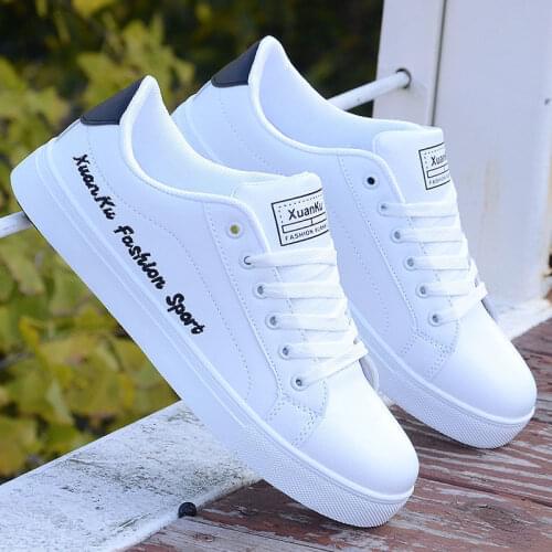 Summer Men Casual Shoes Fashion Mens sports shoes Lightweight Shoes men Tennis Sneaker White Soft Sneakers male