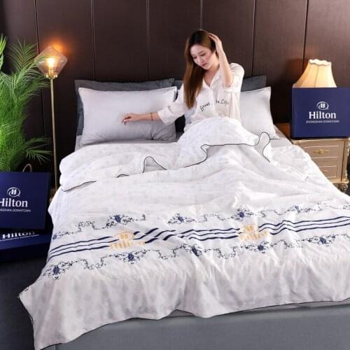 Five-star Hilton hotel single double sanded hair air-conditioning quilt cool in summer summer quilt summer quilt