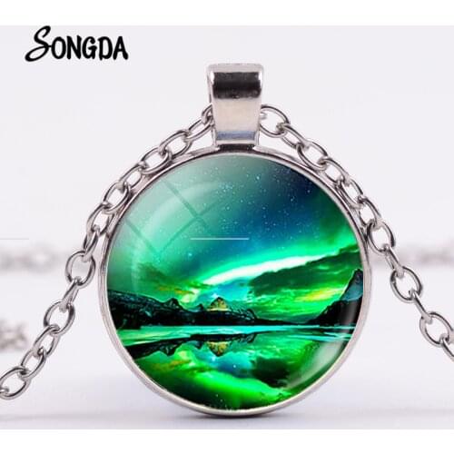 Green Northern Lights Necklace Aurora Borealis Charm Scenery Glass Pendant Galaxy Universe Hand Craft Art Trendy Jewelry