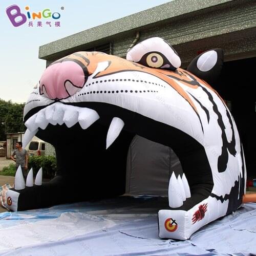 Customized 4x4.3x3.6 meters inflatable tiger head tunnel tent nylon material tiger character inflatables toy tents