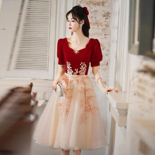 Bridesmaids Dresses Illusion V-Neck Short A-Line Tulle Lace Embroidery Knee-Length Luxury Burgundy Women Wedding Party Gown E771