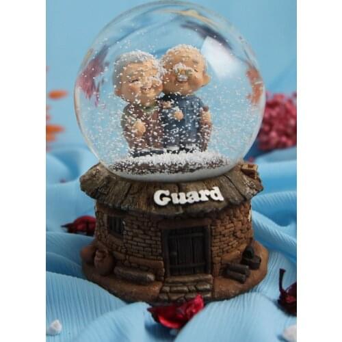 Spraying Eternal Love Grandpa Grandma Snow Globe Music Box Snow Globe Light Up Music Box Good Glass Night Light Home Decor