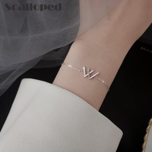 SCALLOPED Fashion W Letter Charm Bracelets For Women Simple Design Adjustable Chain Two World Series Statement Couple Jewelry