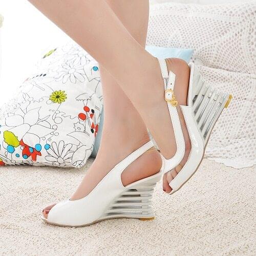 2021 Fashion Buckle Peep Toe Women Sandals Wedges Comfort Lightweight High Heels Wear-resistant Women Office Wedding Sandals
