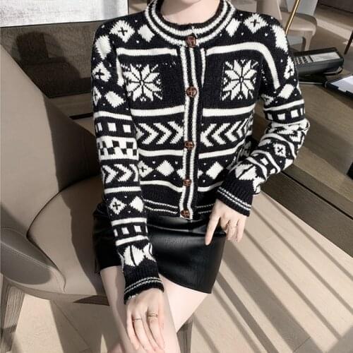 Black and White Womens Long-sleeved Sweaters Thicken Tops Coat Sweaters 2020 Diamond Stitching Pattern Knit Cardigan Sweater