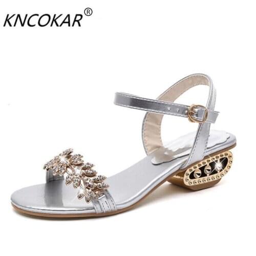 The new summer 2018 leather is thick with the water drill female sandals Comfortable with 34-41 large yards beach womens shoes