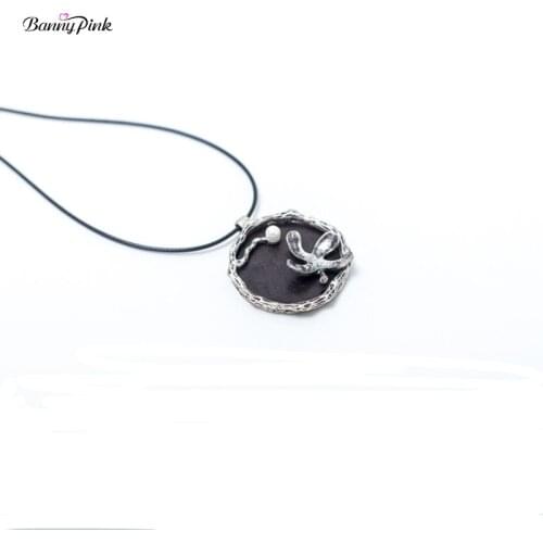 Banny Pink Ethnic Sandalwood Round Pendant Vintage Alloy Flower Pendant Necklace For Women Fashion Jewelry Chunky Long Necklace