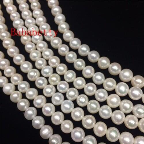Nearly circular 8-9 mm natural freshwater cultured pearls scattered loose beads 15"