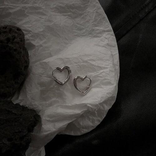 Simple Heart Hoop Earrings Korean Silver Color Huggies Earring For Women Female Retro Circle Jewelry 2021 Trend Fashion Brincos