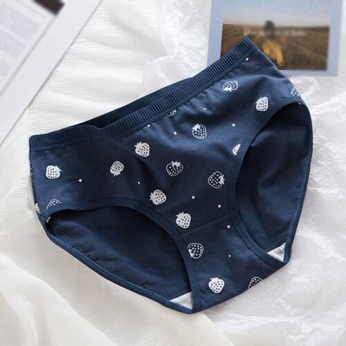 2021 New Japanese Cute Strawberry Print Panties Soft And Comfortable Cotton Underwear Waist Hip Crotch Female Student Briefs