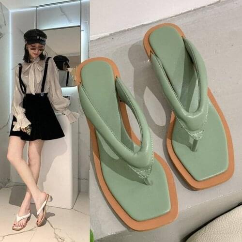 Flip-flops female in the new spring/summer 2021 fashion with sandals with crystal beach shoes