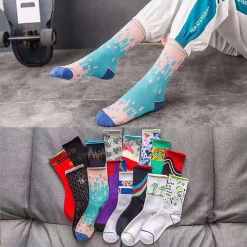 Mens socks Harajuku hip-hop street fashion sports socks Korean personality trend graffiti pattern fun basketball socks