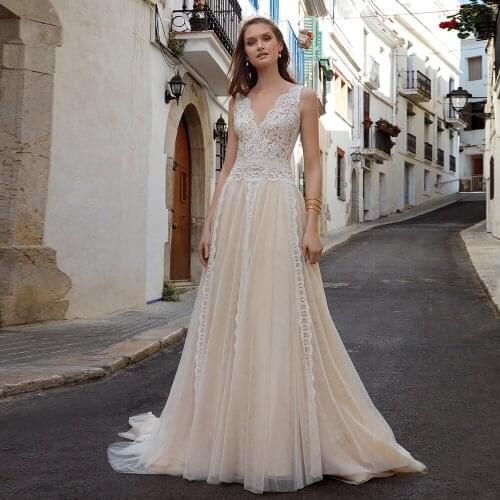 V neck Bohemian Beach Wedding Dresses Lace Appliques Backless Champagne Wedding Bridal Gowns Floor Length Vestido de Noiva