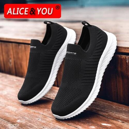 2021 Women and Men Classic Design Flying Woven Mesh Causal Running Shoes Ultra Light Breathable Comfortable Sneakers