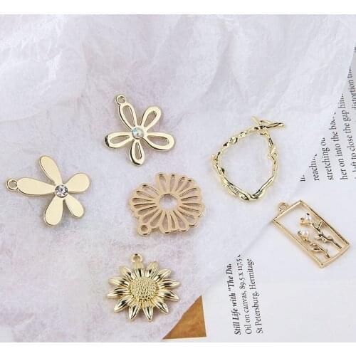 10pcs High Quality Alloy Electroplating Pearls Fashion Earrings Trend 2019 Leaves Five Petals Letters Love Pendant Diy Jewelry