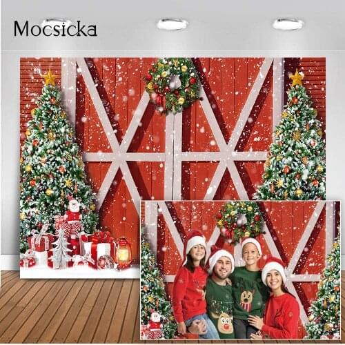 Red Barn Door Photography Backdrop Christmas Tree Snow Wreath Background for Photo Studio Photocall Kids Adult Photoshoot Props