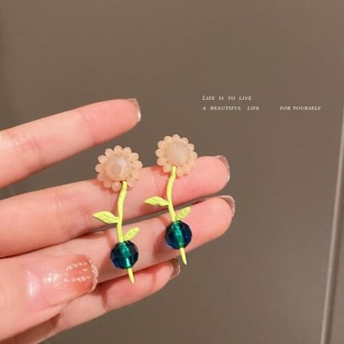 Korea Fashion Jewelry Crystal Sun Flower Earrings Women Sweet Summer Vacation Color Flower Earrings for Women. Wholesale