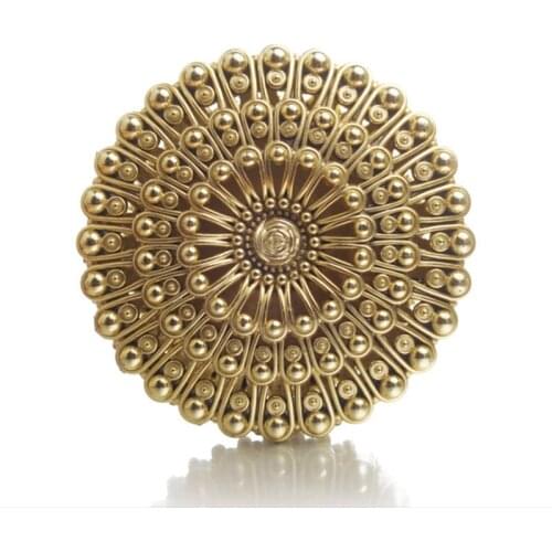 New Wedding Table Decorations Hollow Candy Box European Design Round Gift Boxes Party Favors Gold Silver Available 30pcs