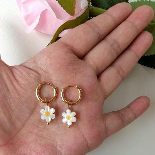 1 pair)New!!! Lovely Natural 10mm 6 leaf Daisy flower Shell with 925 silver gold earring for Gift wedding jewelry For Women