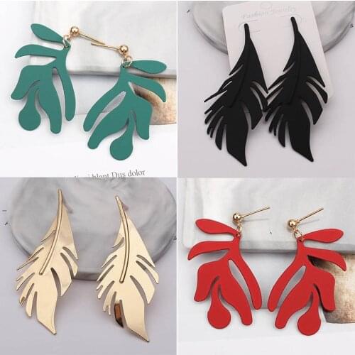 Hollow Long Leaves Shape Drop Earrings Yellow Red Leaf Pendants Women Dangle Earrings Fashion Jewelry for Female aretes de mujer