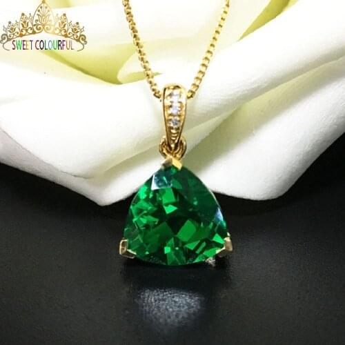 2.9 Carats emerald and 18K gold Necklace