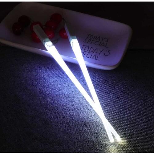 2020 LED Lightsaber Chopsticks Light Up Durable Lightweight Kitchen Dinning Room Party Portable Food Safe Tableware Chopsticks