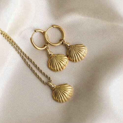 Gold Color Shell Pendant Necklace Huggie Earrings Jewelry Sets For Women Summer Vacation Shell Choker Jewelry Accessories