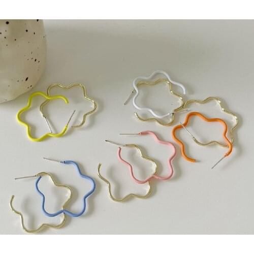 ZN Romantic Sweet Pink Yellow Metal Wave Flower Earrings Simple Personality Irregular Geometric Matte Hoop Earrings for Women
