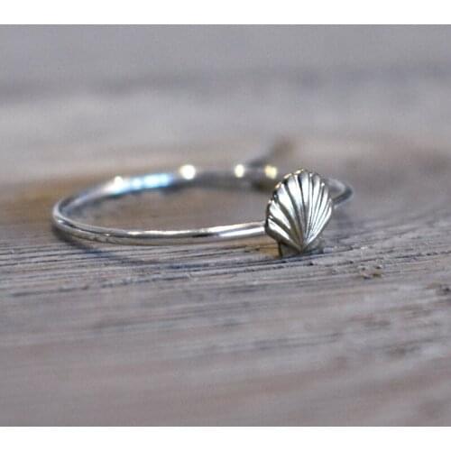 Summer jewelry Simple Elegant Sunrise Shell Ring Dainty Shell Ring Seashell Jewelry Nautical Ring Gift stacking rings For Women
