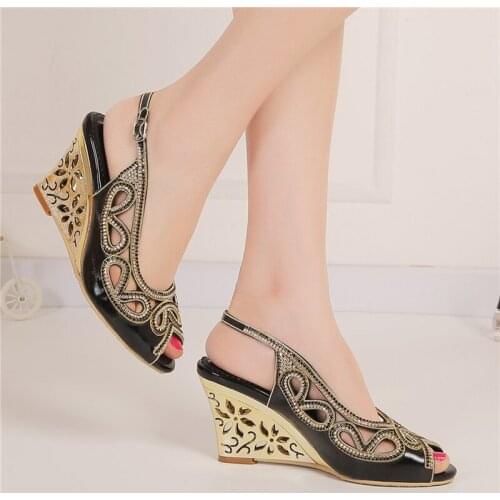2020 Sexy Summer Peep Toe Women Dress Shoes Rhinestone Wedding Party Prom Shoes Wedge Heels Sandals Black Color Bridesmaid Shoes