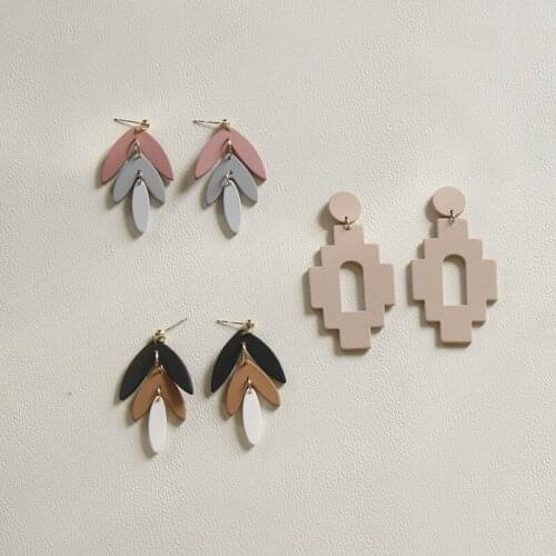 AOMU 2021 Fashion Multicolor Tassel Leaf Shape Earrings Geometric Irregular Hollow Acrylic Drop Earring for Women Jewelry Gifts