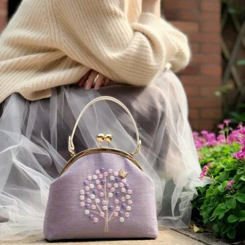 2021 Vintage Floral Butterfly Embroidery Handmade Appliques Needlework Material Kit Set Mouth Gold Frame Women Handbag Totes