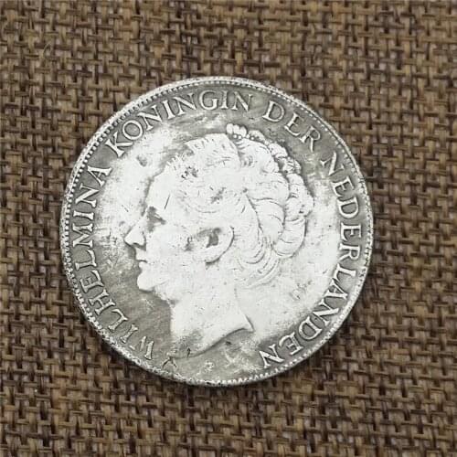 The queen Wilhelmina of Holland is made of old copper, silver and silver coins. The diameter of coins is 38MM