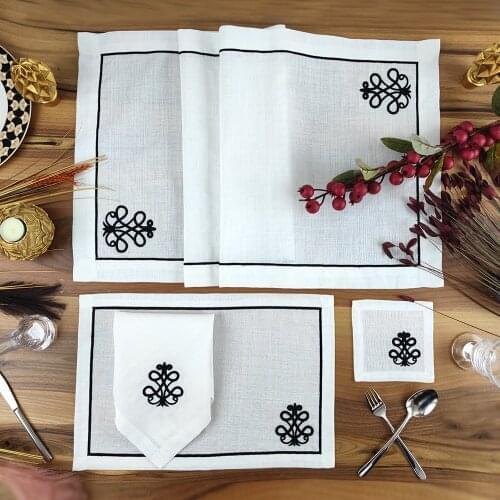 Etulle Table Decorations