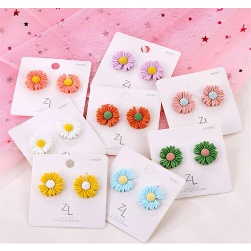 Cute Women Classic Flower Stud Earrings Small White Daisy Earrings Fashion Korean Jewelry Accessories for Women Girls Brincos