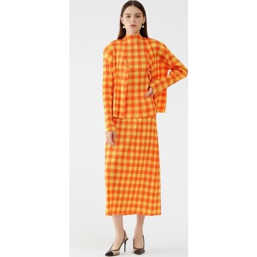 天裴褶皱 Women's Suits With A Skirt