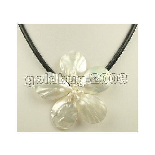 Free shipping 18inches 70mm natural white mother of pearl shell flower pendant necklace / Shipping