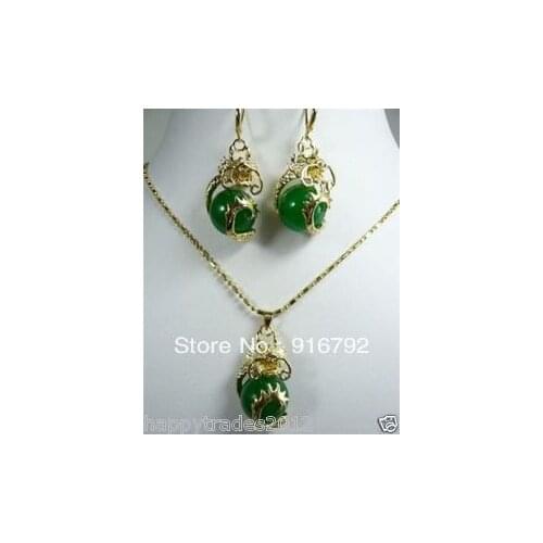 Free shipping P&P *******beautiful green stone pendant necklace earring set