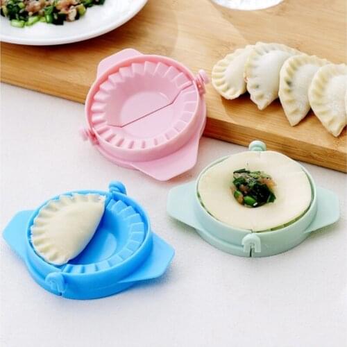 1PC Kitchen Tool Plastic Dumpling Molds Chinese Food Jiaozi Maker Dough Press Dumpling Pie Ravioli Hand Mould Creative DIY Tools