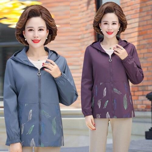 Womens Autumn Jacket And Lining 2021 Korean Loose Hooded Jacket Middle-aged Mother Casual Windbreaker Plus Size Coat 5XL