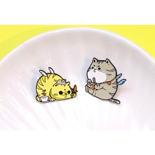 Fashion Cartoon Cat Eating Canned Fish Metal Enamel Brooch Creative Cute Cat Badge With Wings Personalized Lapel Backpack Gift