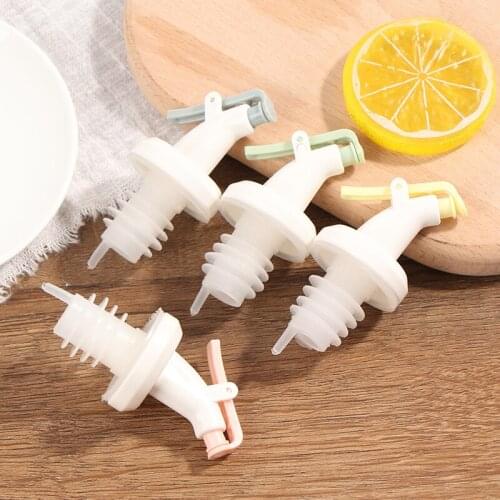 1pc Kitchen Bar Tool Leak-proof Wine Pourer Stopper Push-type Wine Pour Stopper Multifunctional Dispenser