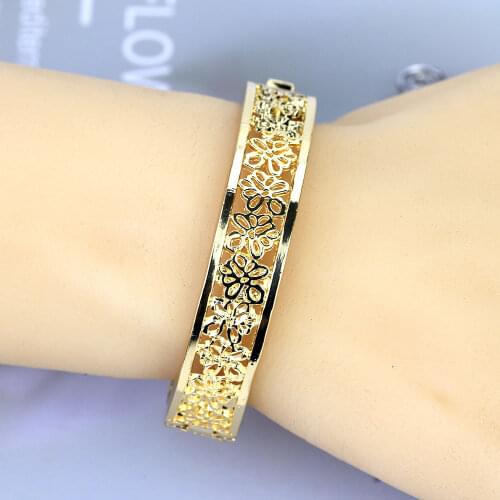 Sunspicems Gold Color Morocco Bangle Hollow Bracelet for Women Open Sleeve Cuff Bracelet Dubai Wedding Jewelry Gift Wholesale