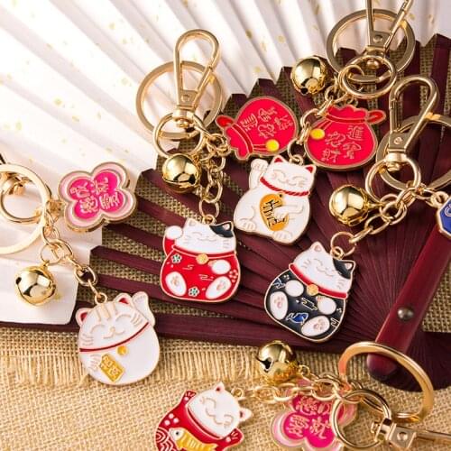 Japan Amulet Maneki Lucky Cat Keychain Cute Bell Trinket Women Couple Pendant Bag Car Key Ring Jewelry Lanyard Accessory Gift