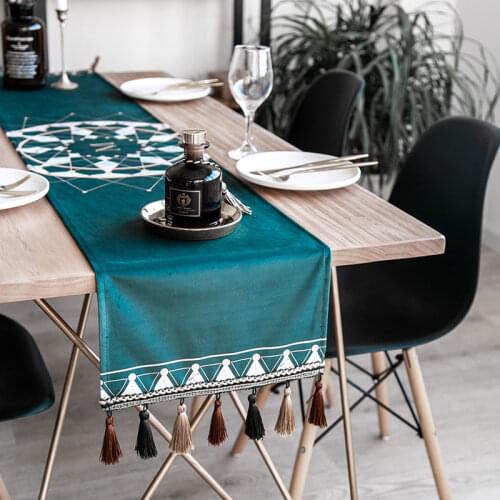 Wedding Christamas Dinning Table Decoration Thick Vevet Table Runner with Tassels Simple Gemetric Printed High Quality Runners