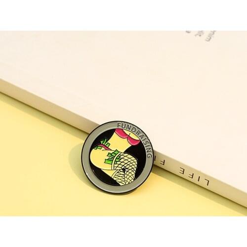 XCMRYSP Sexy Woman Badge Brooch Bikini Hot Seaweed Skirt Metal Enamel Lapel Pin Backpack Clothes Fashion Jewelry Gift for Women