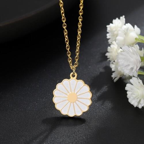 Daisy Nacklace Sun Flower Pandent For Women Yellow Chrysanthemum Inlaid Creative Female Accessories Necklace Jewelry Gifts